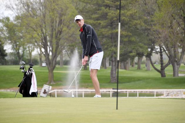 Tate Nachtigal, pictured here playing at Elks CC during the Central Conference meet Friday, earned his first-ever varsity medal with a PR 85 at GICC’s Invite May 4. 