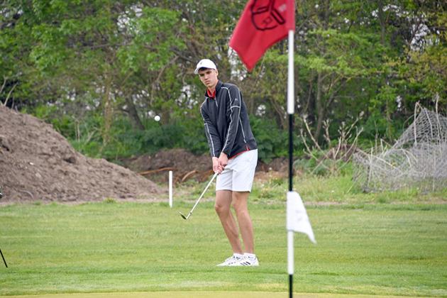 Tate Nachtigal was the surprise of the B-3 district field, qualifying for next week’s Class B state golf tournament. 