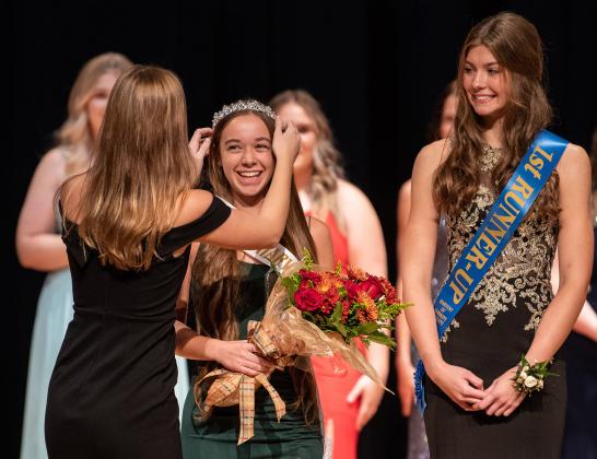 In a moment of total surprise, Aurora senior Kaitlyn Oswald was crowned Miss Harvest of Harmony for 2022 during Friday evening’s ceremony.