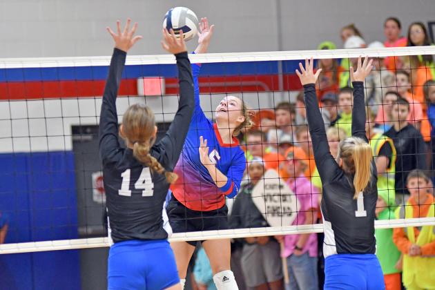 HPC’s Hailey Lindburg scored a double-double with 17 kills and 25 digs in a four-set loss to Exeter-Milligan in the D2-2 subdistrict final last week. 