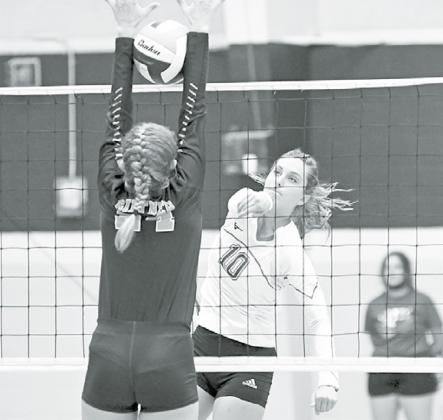 HPC’s Brooke Bannister shoots the gap on Giltner’s Alice Wiles. Bannister had a game-high 16 kills in a win over the Lady Hornets. News-Register/Richard Rhoden