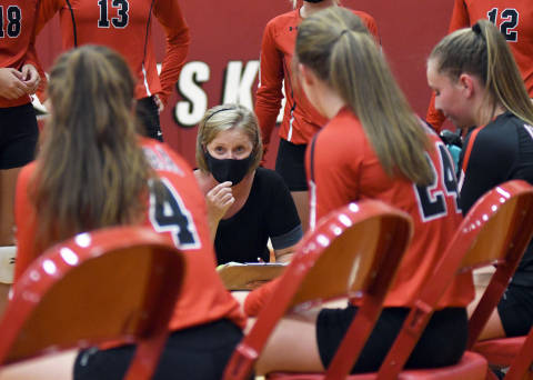 Aurora coach Lois Hixson marked her 500th career win last night as Aurora defeated Omaha Gross Catholic. 