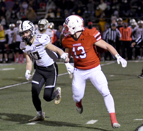 Daniel Elge runs a route across the middle during Aurora's 36-29 loss to GINW Friday. 