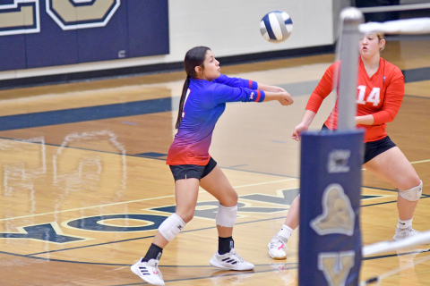 Gahvi Lesiak receives a serve during HPC’s three-set loss to Exeter-Milligan in the quarterfinals of the CRC tournament Saturday. 