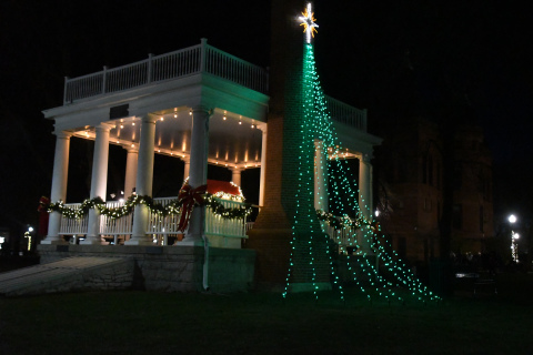 The end of the year calls for family to gather together as the days grow darker and the Aurora Chamber of Commerce’s Come Home for Christmas, now in its fourth year, will provide that opportunity on the downtown square Nov. 26.