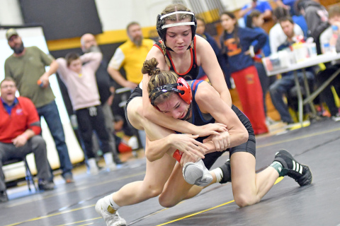 HPC’s Dakota Gress tussles with Aurora’s Emily Bohlman duirng their consolation match Saturday at Fremont, a match Gress won. 