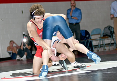 Lincoln Kemling scored a narrow 2-0 decision during Aurora’s varsity dual against York Thursday night. 