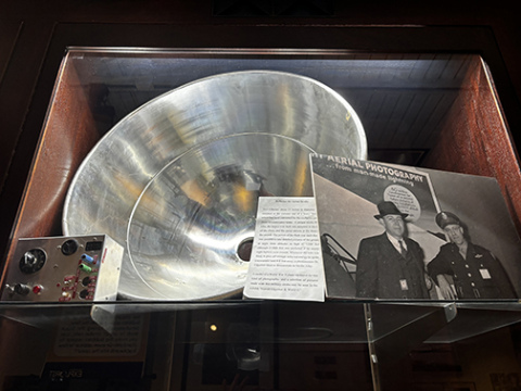 This specially modified reflector was created to be used alongside Doc Edgerton’s high-powered strobes during World War II for nighttime surveillance photography. The strobe helped pilots and photographers capture images from altitudes as high as 5,000 feet.