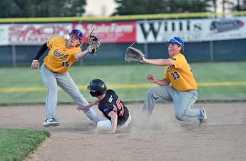 Charlie Evans splits between and underneath the Kearney Jersey’s middle infield on a stolen base in the Aurora Pinnacle Bank Seniors’ 17-2 win last week. 