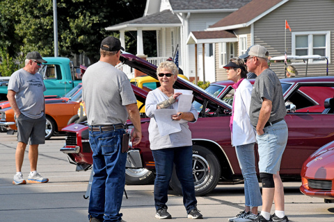 Classic cars cruise to Hampton.
