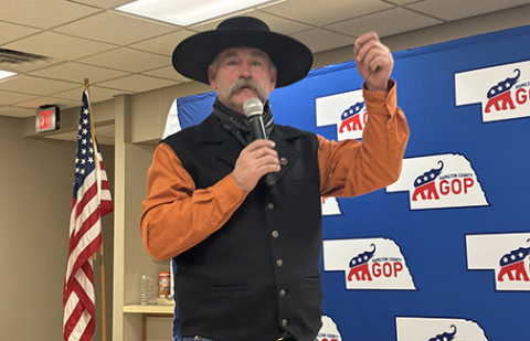 Radio and podcast host Trent Loos shares information and concerns about the safety of carbon pipelines during a presentation Thursday in Aurora.