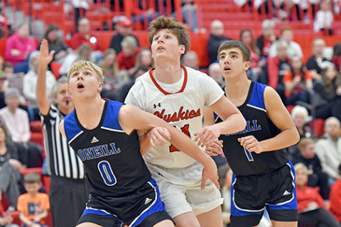 Asher Prins battles for a rebound during a free throw attempt during Aurora’s 64-28 win over O’Neill Saturday. The Husky defense held O’Neill to just 15 points in the final three quarters. 