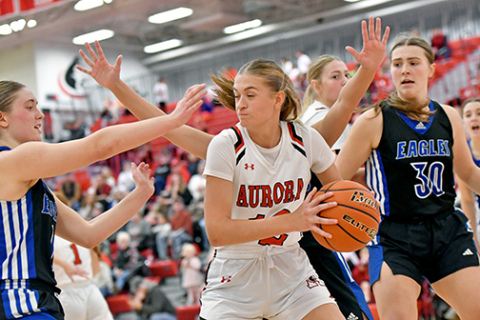 Aurora’s Maddie Ramaekers looks for an open teammate in heavy traffic in the Huskies’ 60-38 loss to O’Neill Saturday.