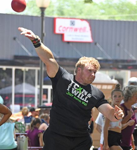 Aurora alumni Daniel Elge returned home to Aurora and competed in the A’ROR’N Days first shot put competition, Elge recently wrapped up his college career for Wayne State College. 