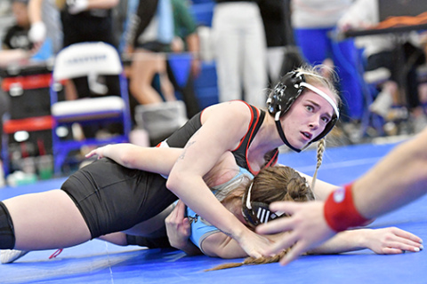 Caly Settles earned a district championship for the Huskies Saturday at the B-2 district meet and became one of three state qualifiers for Aurora. Settles will make her second appearance in Omaha, having finished fourth a year ago. 