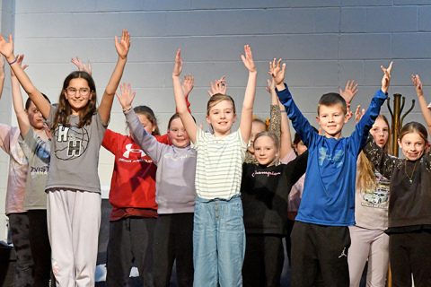 Annie cast members