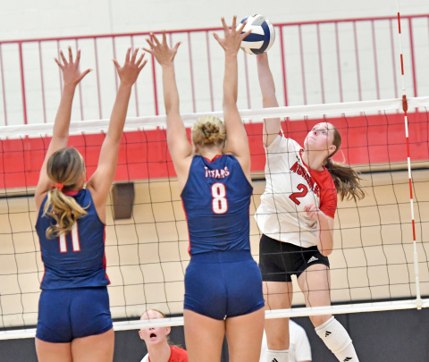Kaitlyn Staehr netted 10 kills in a close loss to Norris to open the 2026 season Thursday. 
