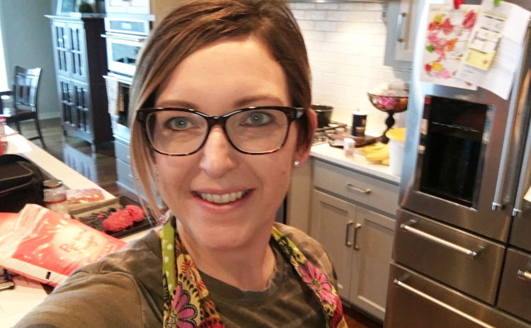Hampton native Jodi Jefferson retired from the Air Force in 2020 and quickly settled into her Omaha kitchen, where she now spends time baking specialty cakes and cupcakes.