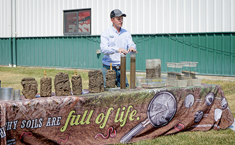 USDA NRCS State Soil Health Specialist Aaron Hird gives a practical demonstration at the field day event. The demonstration shows the soil structure of samples from no-till and conventionally tilled fields.