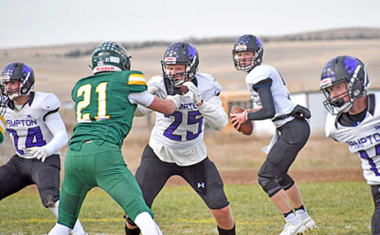 Hampton’s Evan Pankoke (24) and Wyatt Dose (25) set the pocket for QB Brayden Dose during Hampton’s loss at Hay Springs Friday.