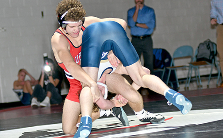 Lincoln Kemling scored a narrow 2-0 decision during Aurora’s varsity dual against York Thursday night.