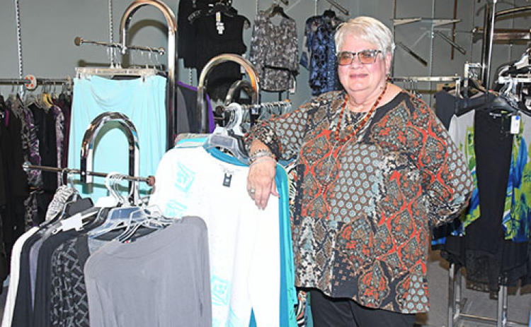 Owner Diane Epp has announced plans to close Mo-Nets, which has anchored the northeast corner of the downtown square for decades, in December.