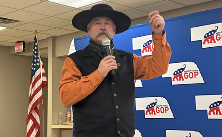 Radio and podcast host Trent Loos shares information and concerns about the safety of carbon pipelines during a presentation Thursday in Aurora.