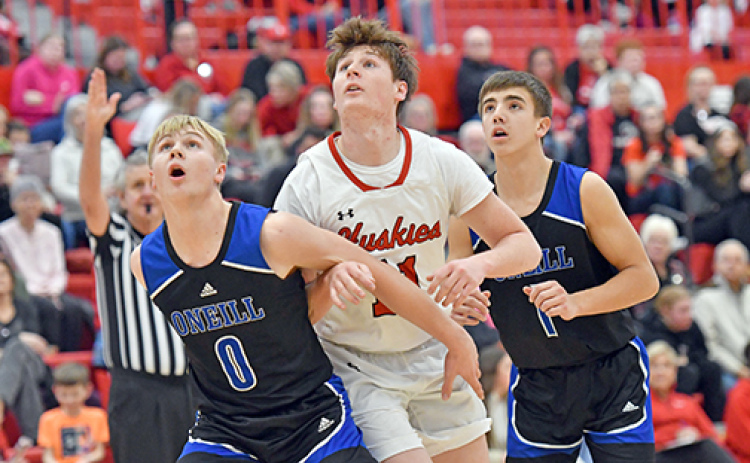 Asher Prins battles for a rebound during a free throw attempt during Aurora’s 64-28 win over O’Neill Saturday. The Husky defense held O’Neill to just 15 points in the final three quarters.