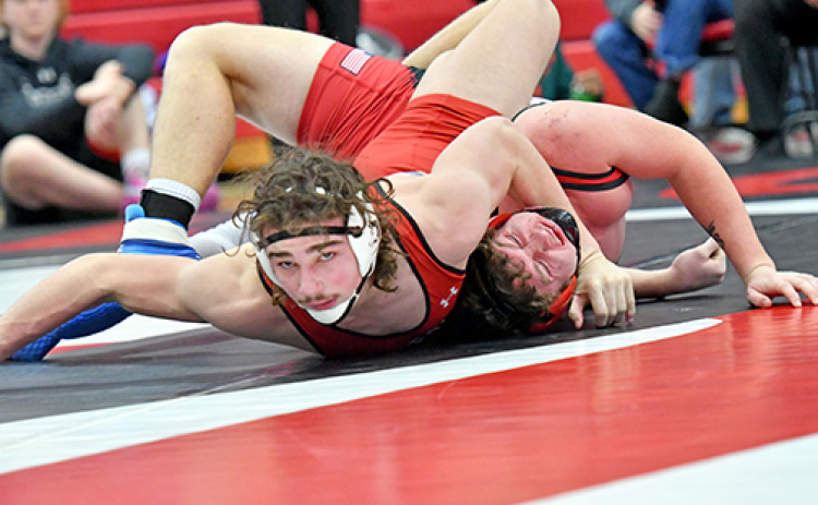 Aurora’s Owen Jacobsen looks to finish off his opponent during early round action at David City Friday. Jacobsen finished the afternoon with a third place effort and helping the Huskies to second place overall.