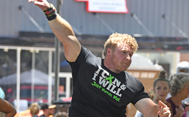 Aurora alumni Daniel Elge returned home to Aurora and competed in the A’ROR’N Days first shot put competition, Elge recently wrapped up his college career for Wayne State College.
