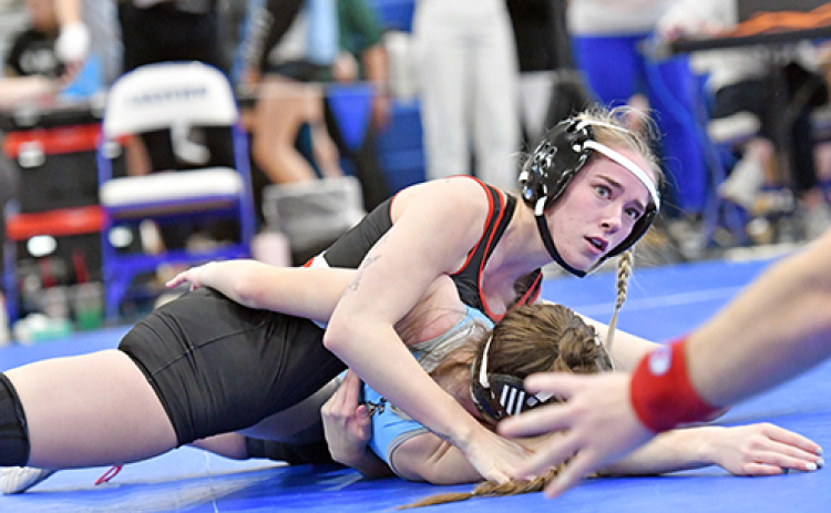 Caly Settles earned a district championship for the Huskies Saturday at the B-2 district meet and became one of three state qualifiers for Aurora. Settles will make her second appearance in Omaha, having finished fourth a year ago.