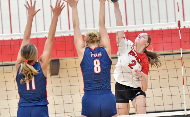 Kaitlyn Staehr netted 10 kills in a close loss to Norris to open the 2026 season Thursday.