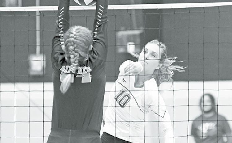 HPC’s Brooke Bannister shoots the gap on Giltner’s Alice Wiles. Bannister had a game-high 16 kills in a win over the Lady Hornets. News-Register/Richard Rhoden